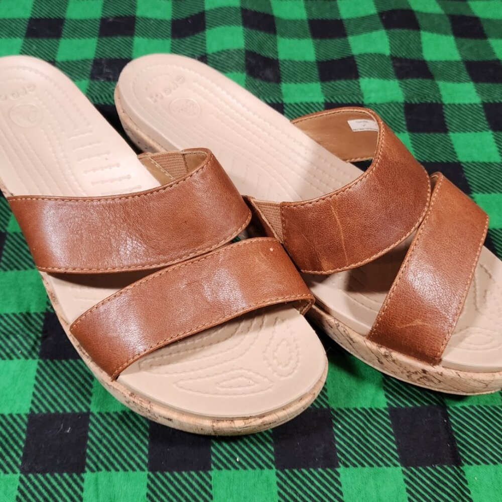 Crocs A-Leigh Wedge Sandal with Leather Straps in Brown/Tan size 8 women’s